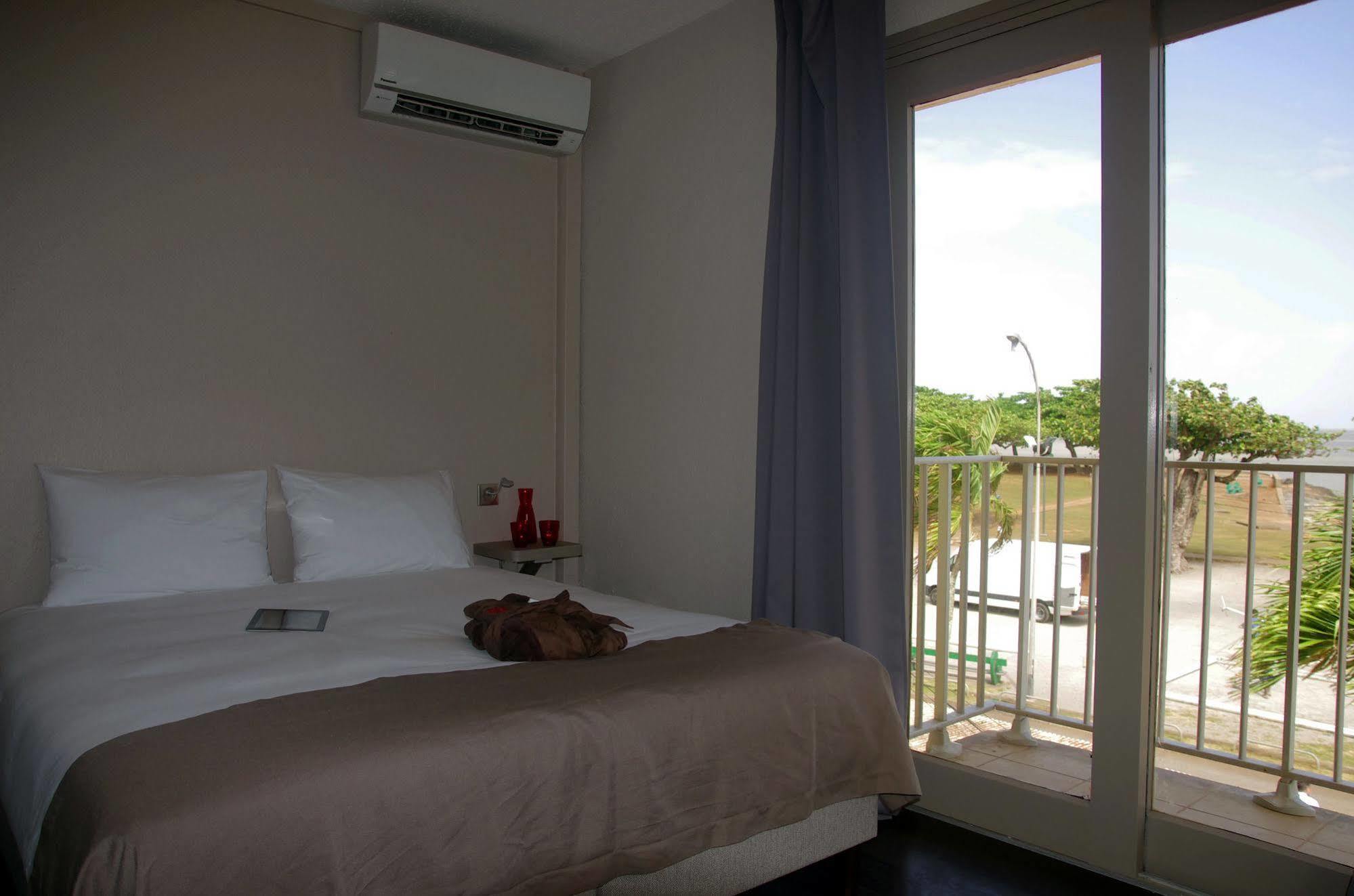 Hotel Des Amandiers 卡宴 外观 照片