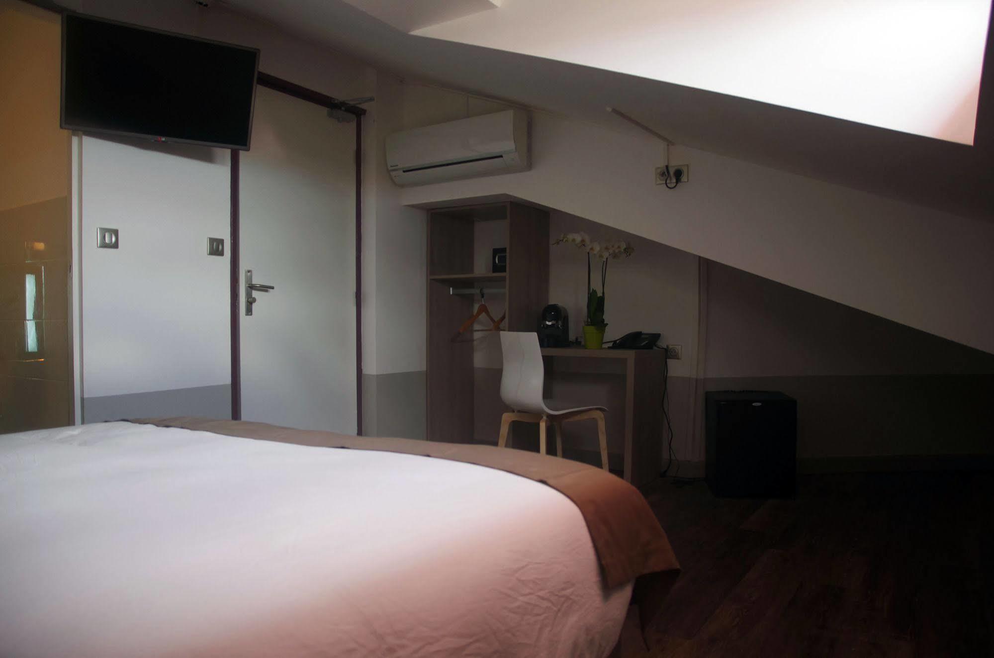 Hotel Des Amandiers 卡宴 外观 照片